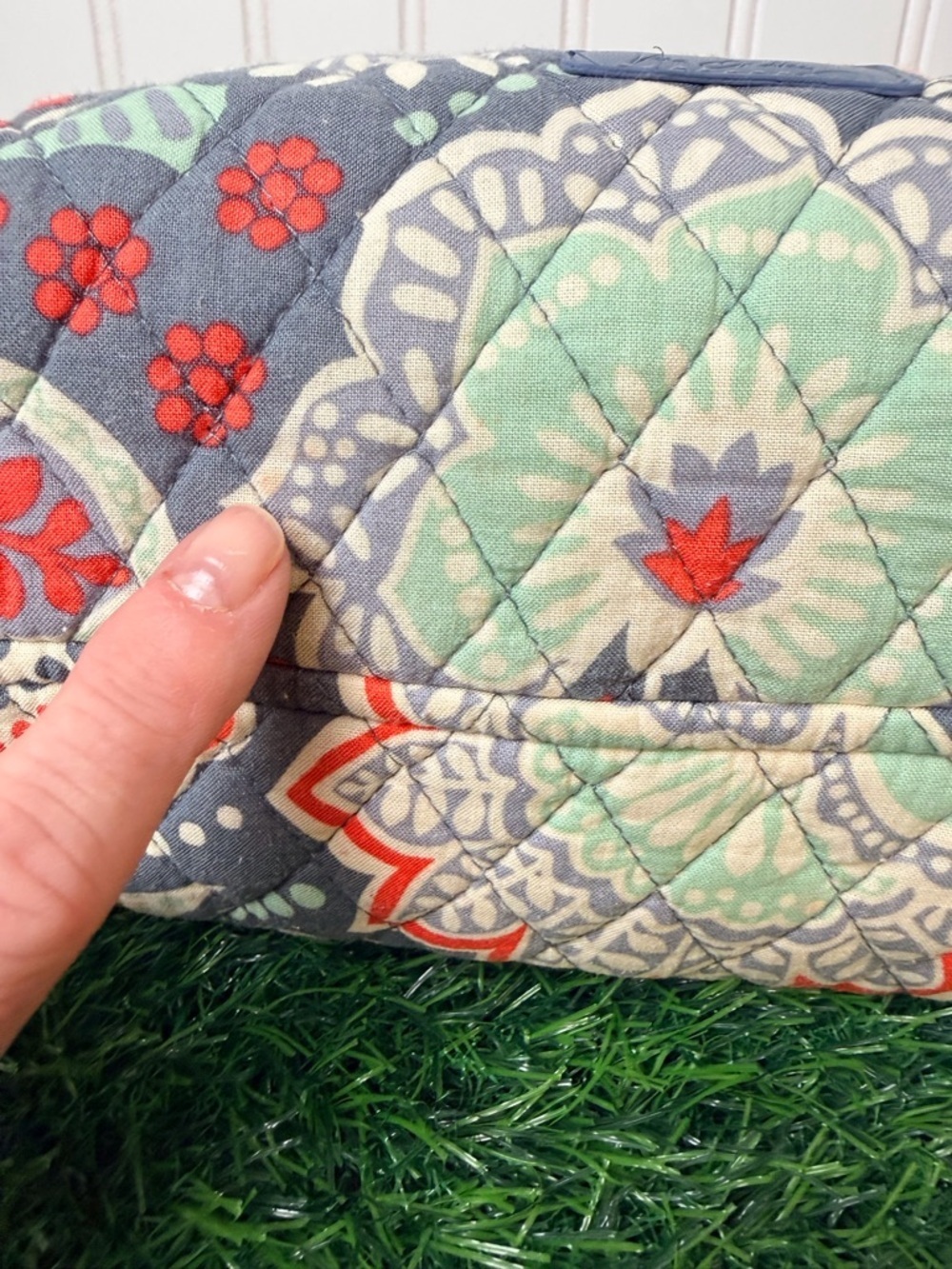 Vera Bradley Nomadic Floral Large Cosmetic Bag Lined Gray/Red/Mint GUC - Picture 7 of 7